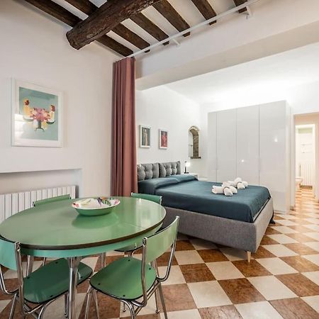 Casa Camilla - Arty Suite Nel Centro Storico Parma Exterior foto